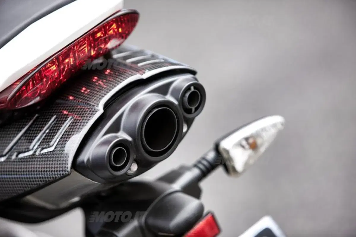 Triumph Daytona 675R   (28)