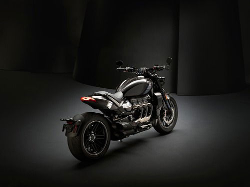 Triumph Rocket 3 TFC 2019: serie limitata e motore 2.500 cc (3)