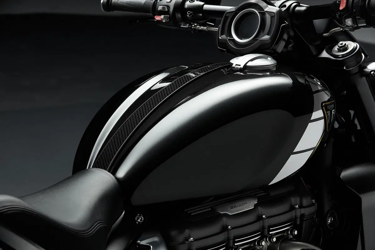 Triumph Rocket 3 TFC 2019: serie limitata e motore 2.500 (8)