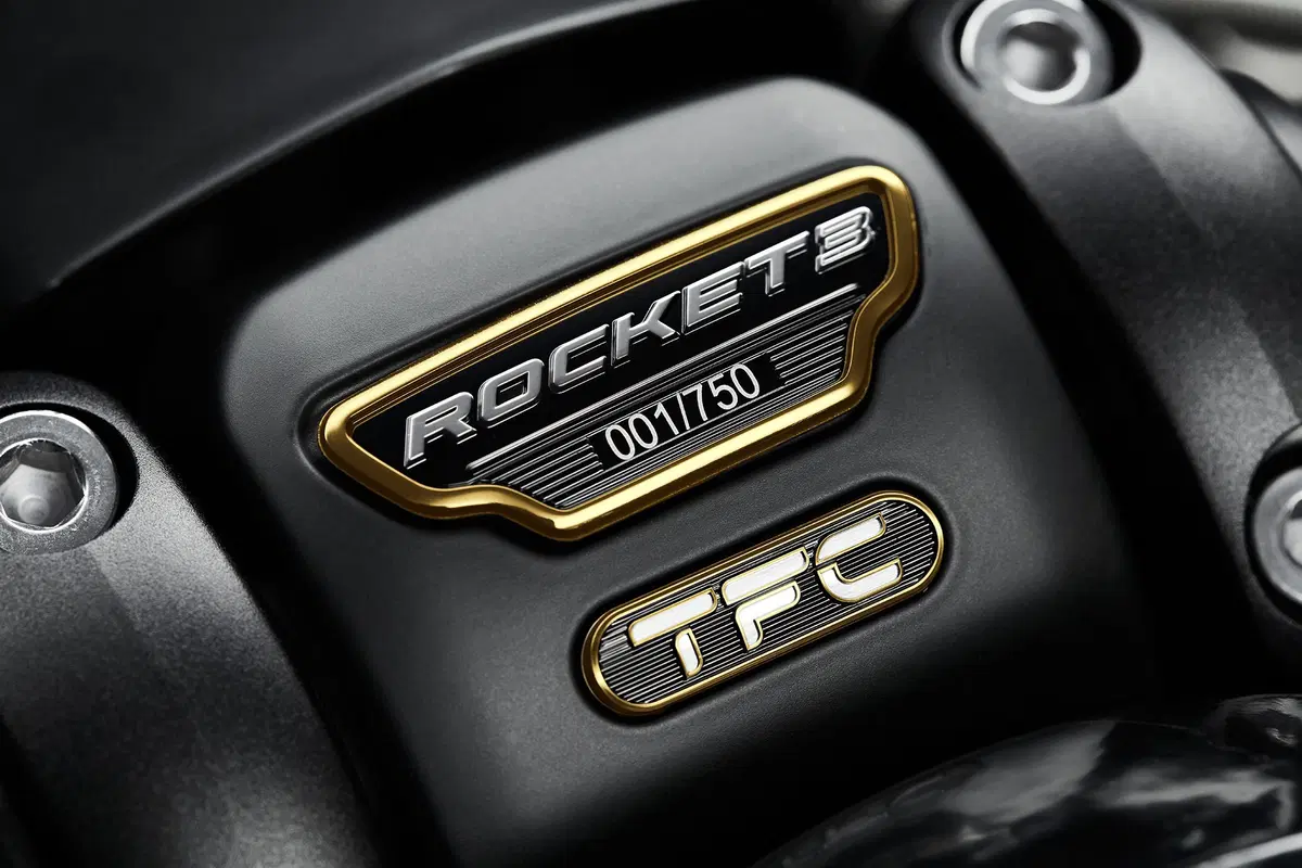 Triumph Rocket 3 TFC 2019: serie limitata e motore 2.500 (2)