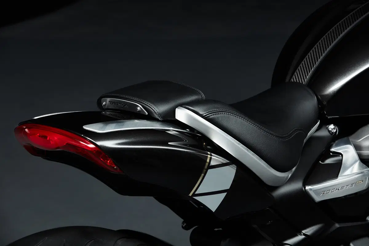 Triumph Rocket 3 TFC 2019: serie limitata e motore 2.500 (9)