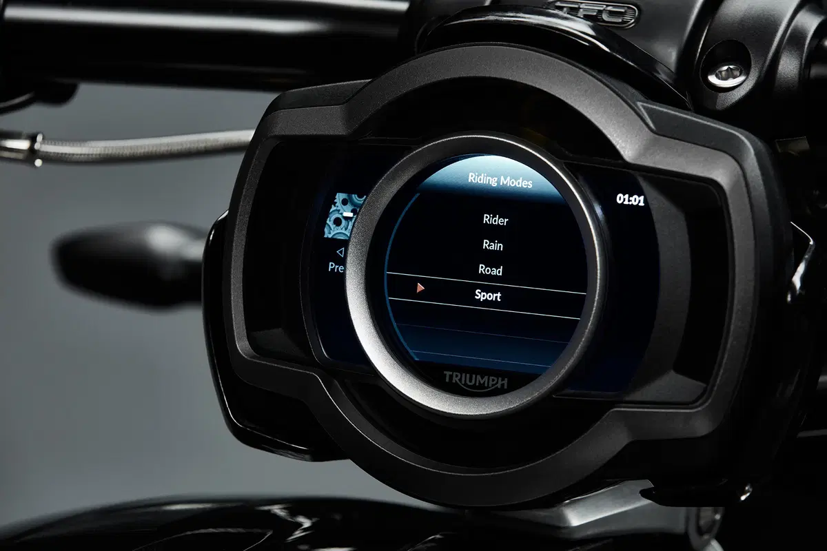 Triumph Rocket 3 TFC 2019: serie limitata e motore 2.500 (5)