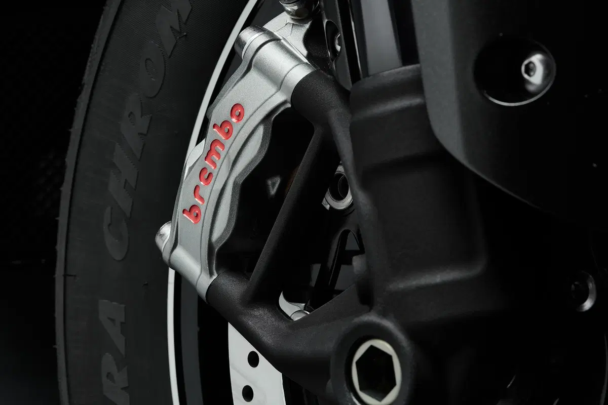Triumph Rocket 3 TFC 2019: serie limitata e motore 2.500 (19)