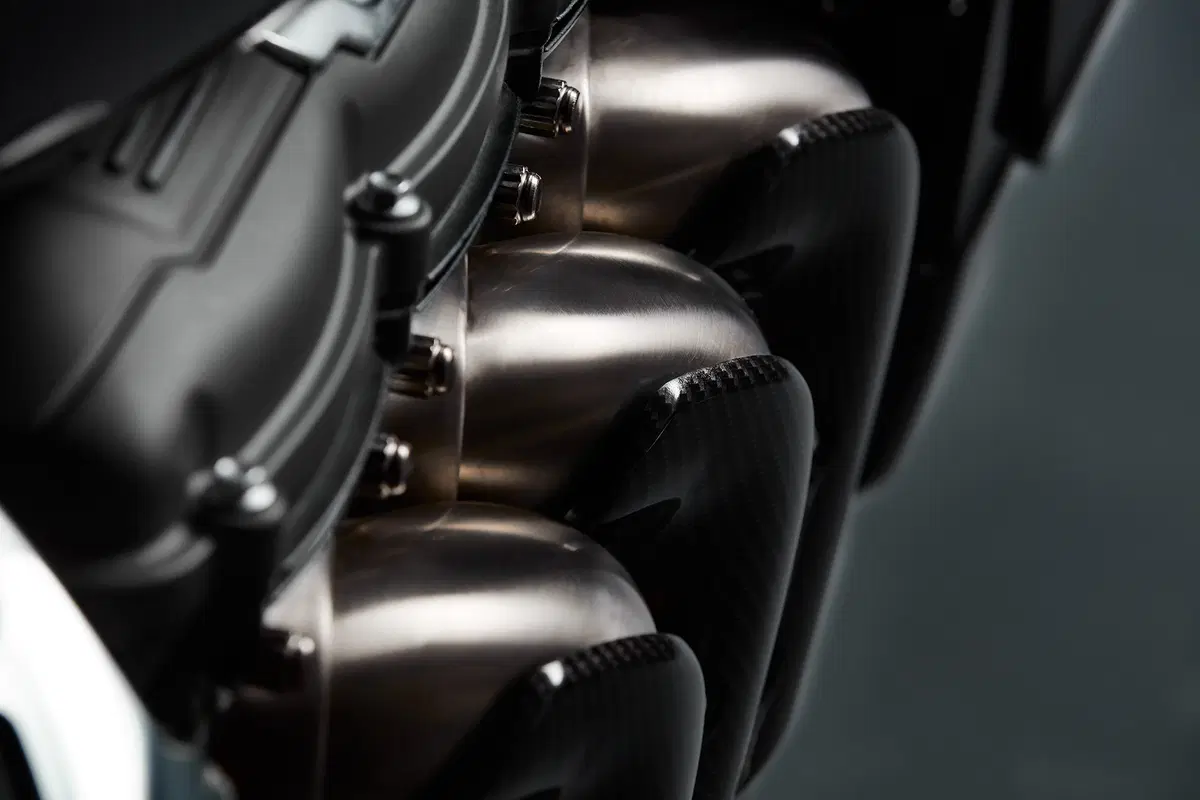 Triumph Rocket 3 TFC 2019: serie limitata e motore 2.500 (22)