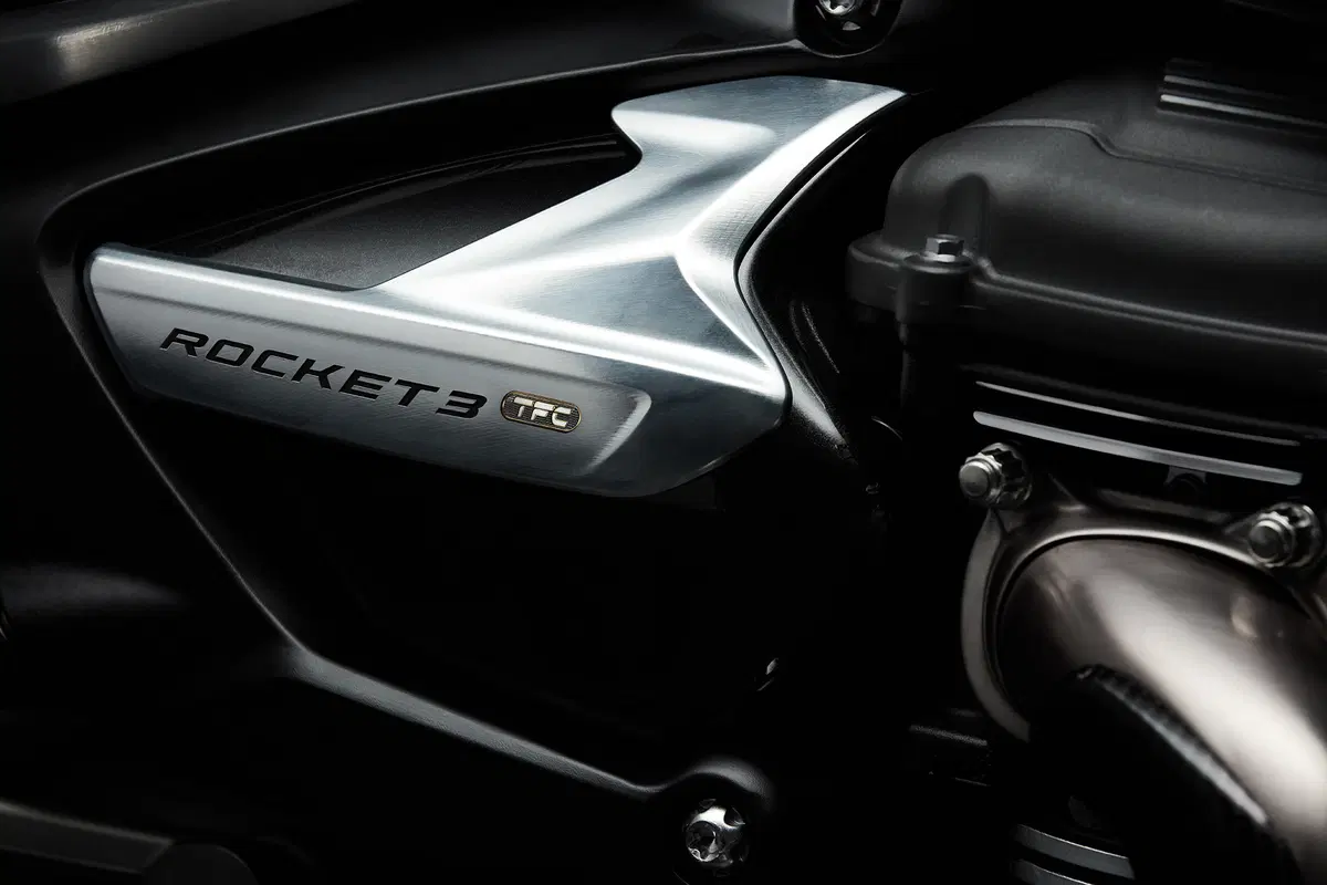 Triumph Rocket 3 TFC 2019: serie limitata e motore 2.500 (24)
