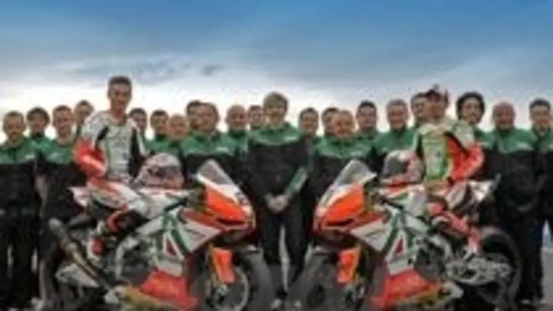 Max Biaggi e Aprilia pronti a difendere il doppio titolo mondiale