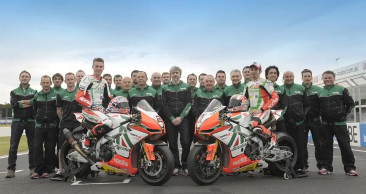 Max Biaggi e Aprilia pronti a difendere il doppio titolo mondiale