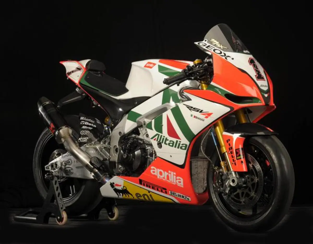 Max Biaggi e Aprilia pronti a difendere il doppio titolo mondiale (2)