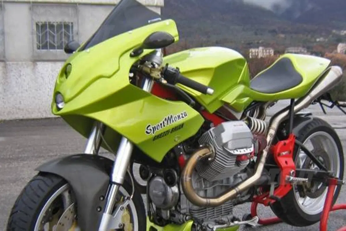 Le Strane di Moto.it: Moto Guzzi V11