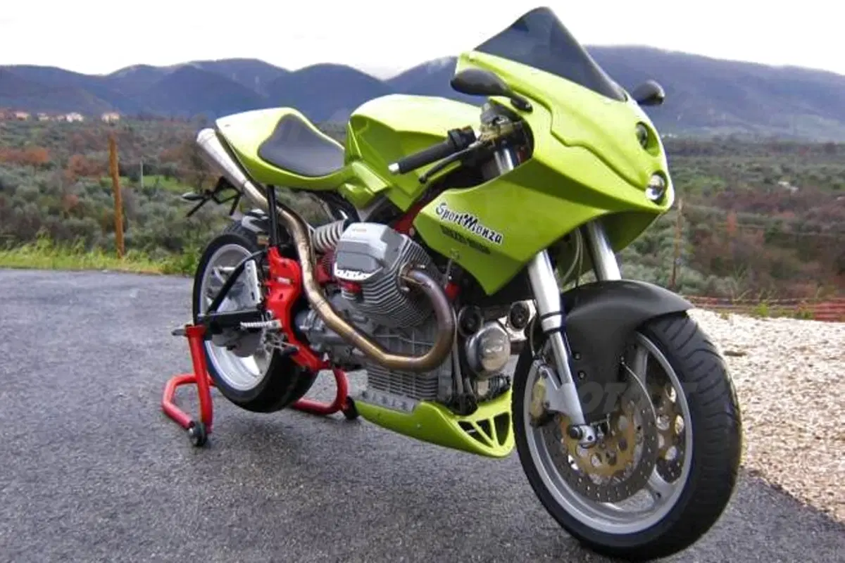Le Strane di Moto.it: Moto Guzzi V11 (2)