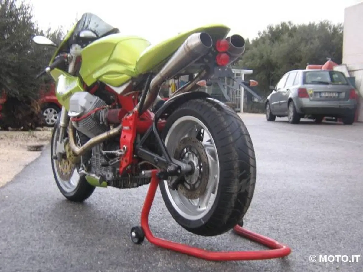 Le Strane di Moto.it: Moto Guzzi V11 (5)