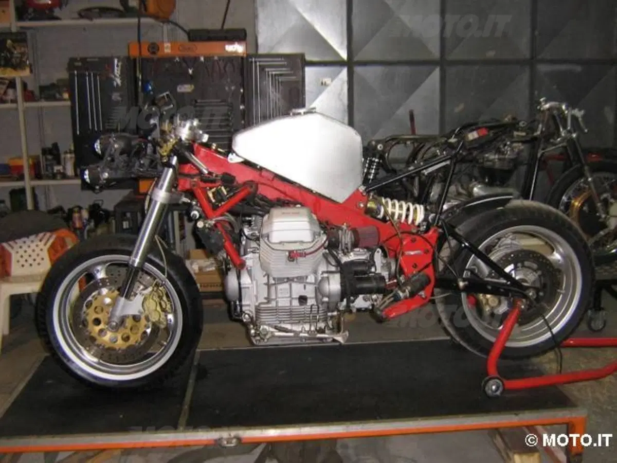 Le Strane di Moto.it: Moto Guzzi V11 (6)