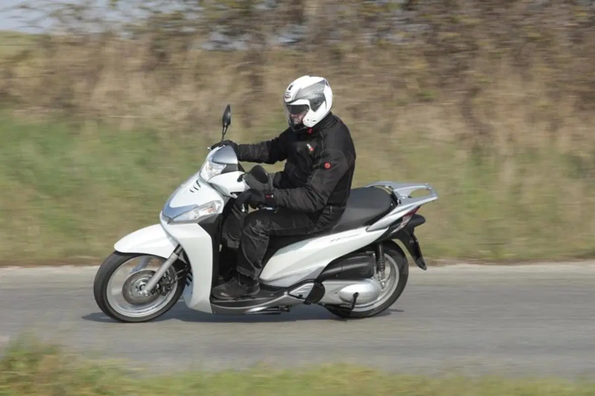 Honda SH300i   (2)