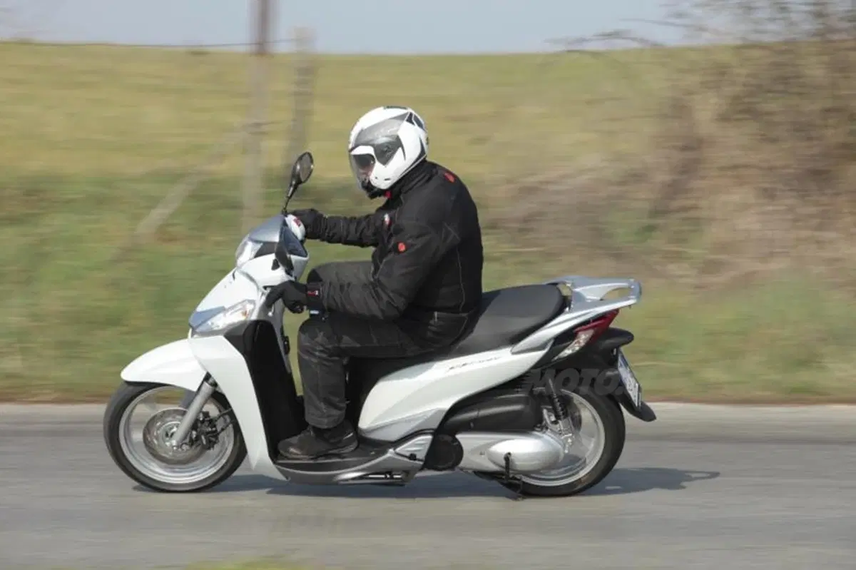 Honda SH300i   (10)