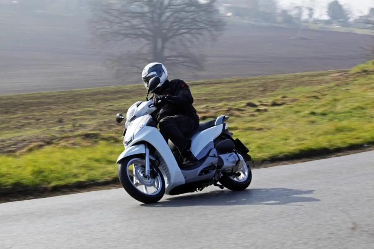 Honda SH300i   (11)