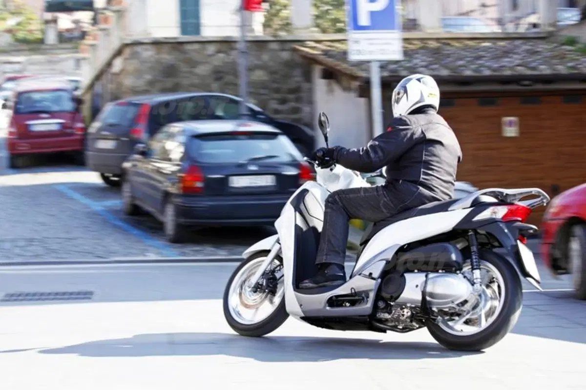 Honda SH300i   (12)
