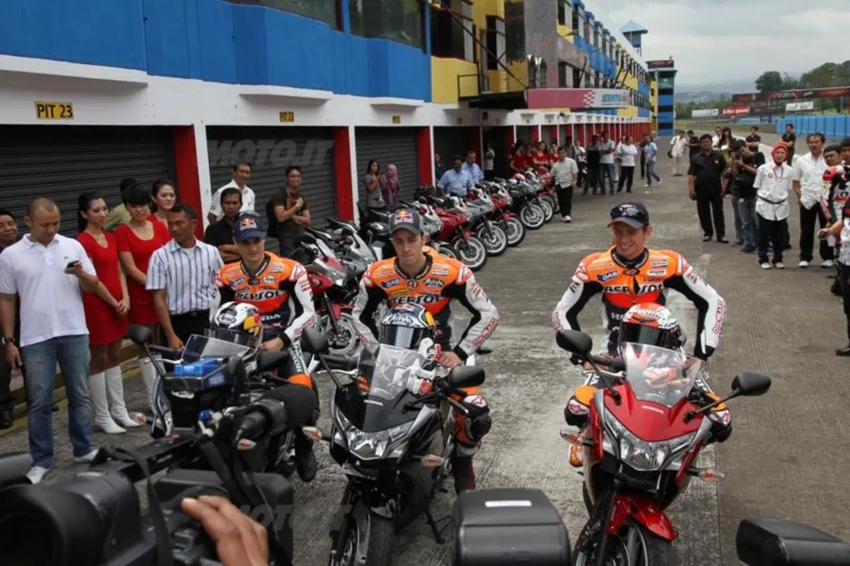 Pedrosa, Dovizioso e Stoner in Indonesia con la Honda CBR 250R (4)