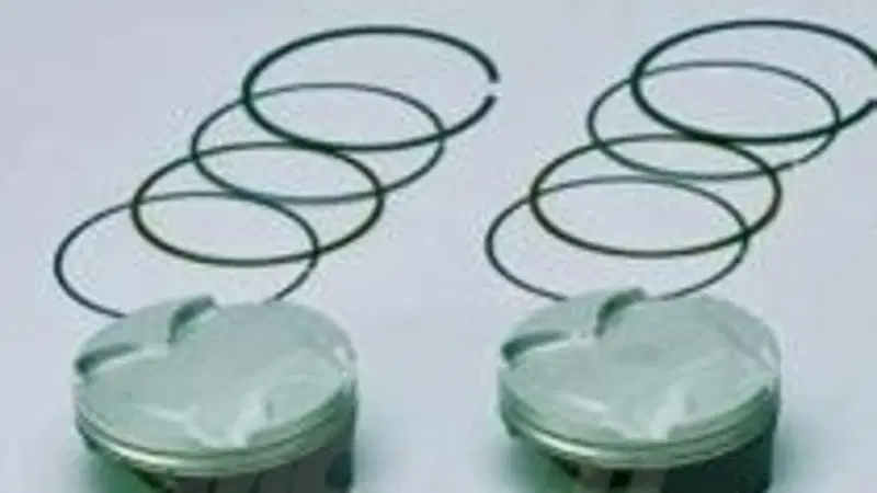 Nei motori da corsa a 4 tempi si usano pistoni con un solo segmento?