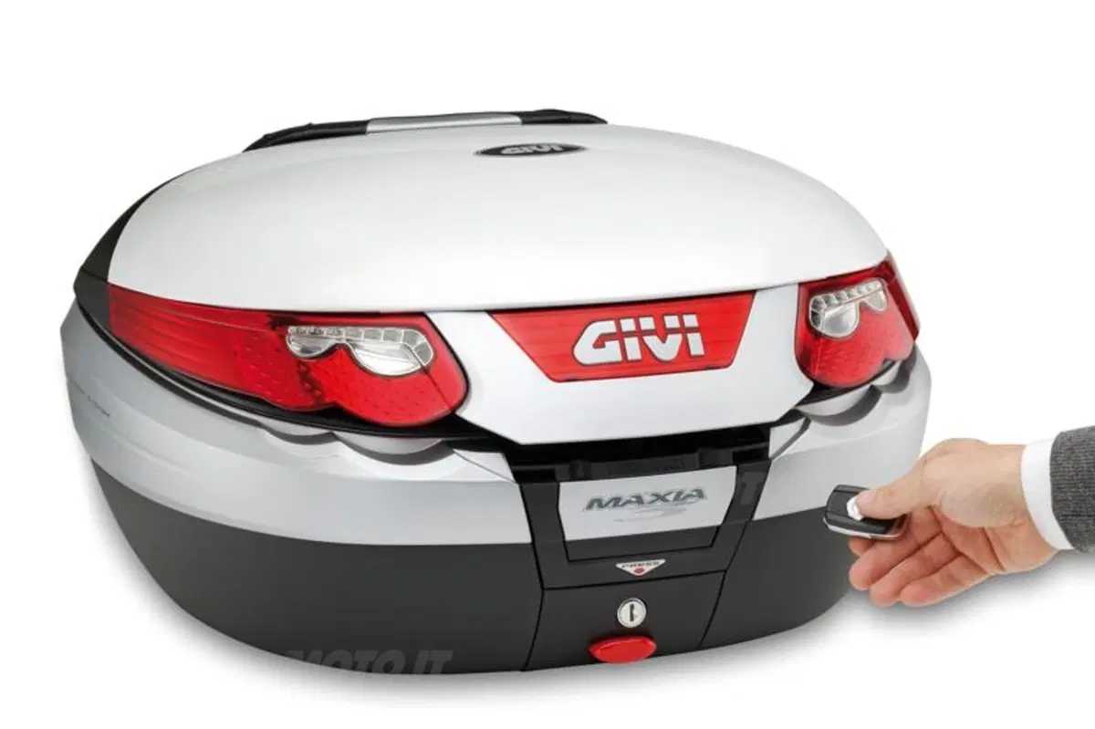 Da GIVI il telecomando per valigia posteriore E55
