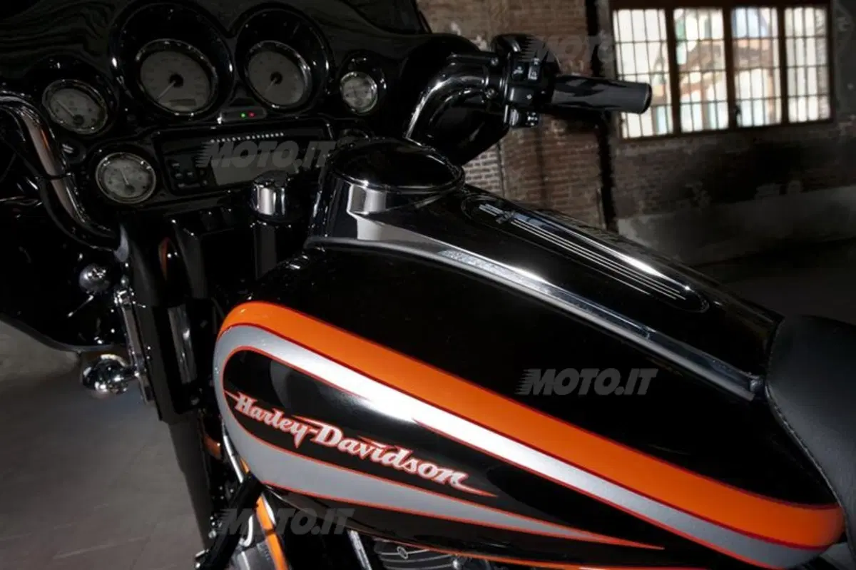 Harley-Davidson. Sei moto speciali per presentare la linea accessori 2011 (13)