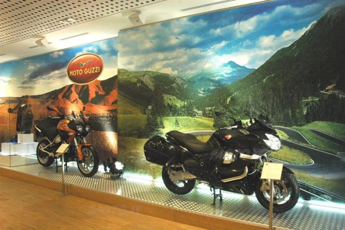  Moto Guzzi Norge GT 8V e Stelvio 8V esposte allo spazio Broletto