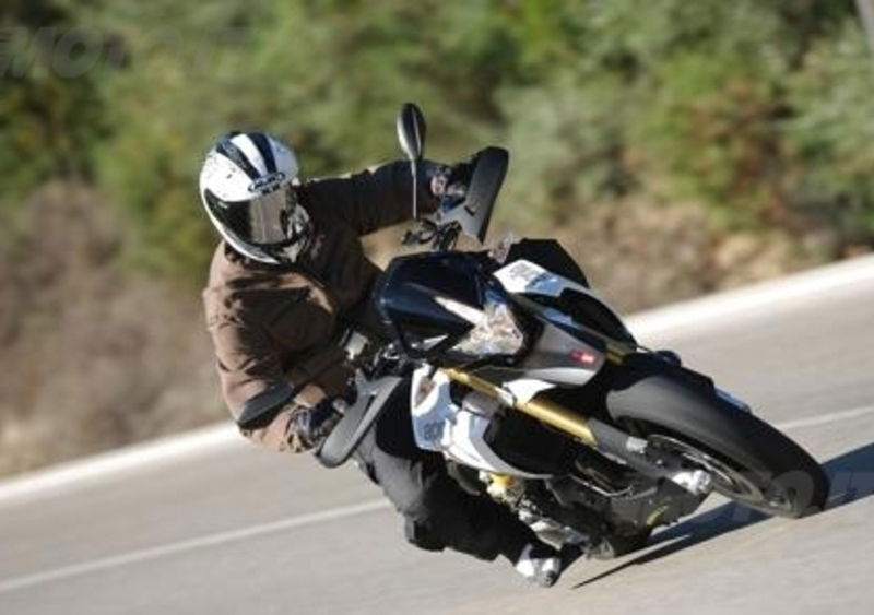 Aprilia Dorsoduro 1200. Iniziano i test ride