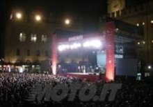 A Bologna 40.000 tifosi in piazza per Rossi, Hayden e la Ducati!