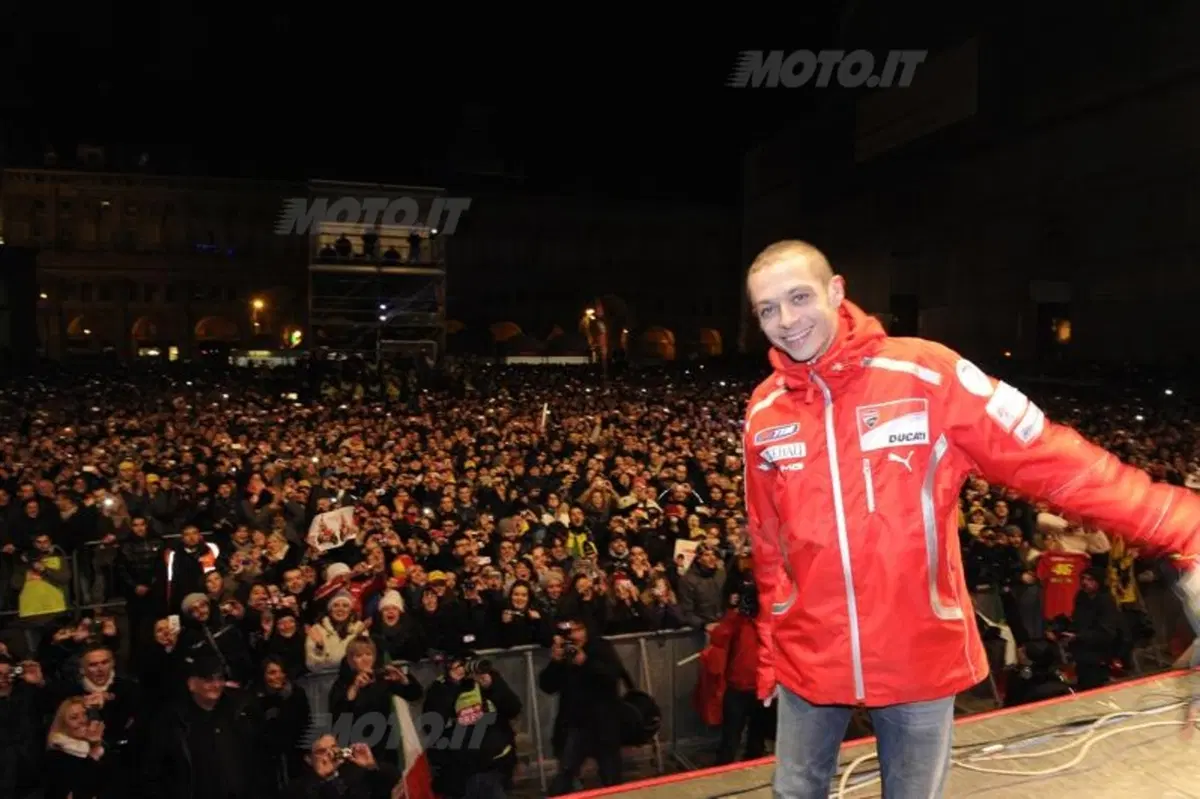 A Bologna 40.000 tifosi in piazza per Rossi, Hayden e la Ducati!