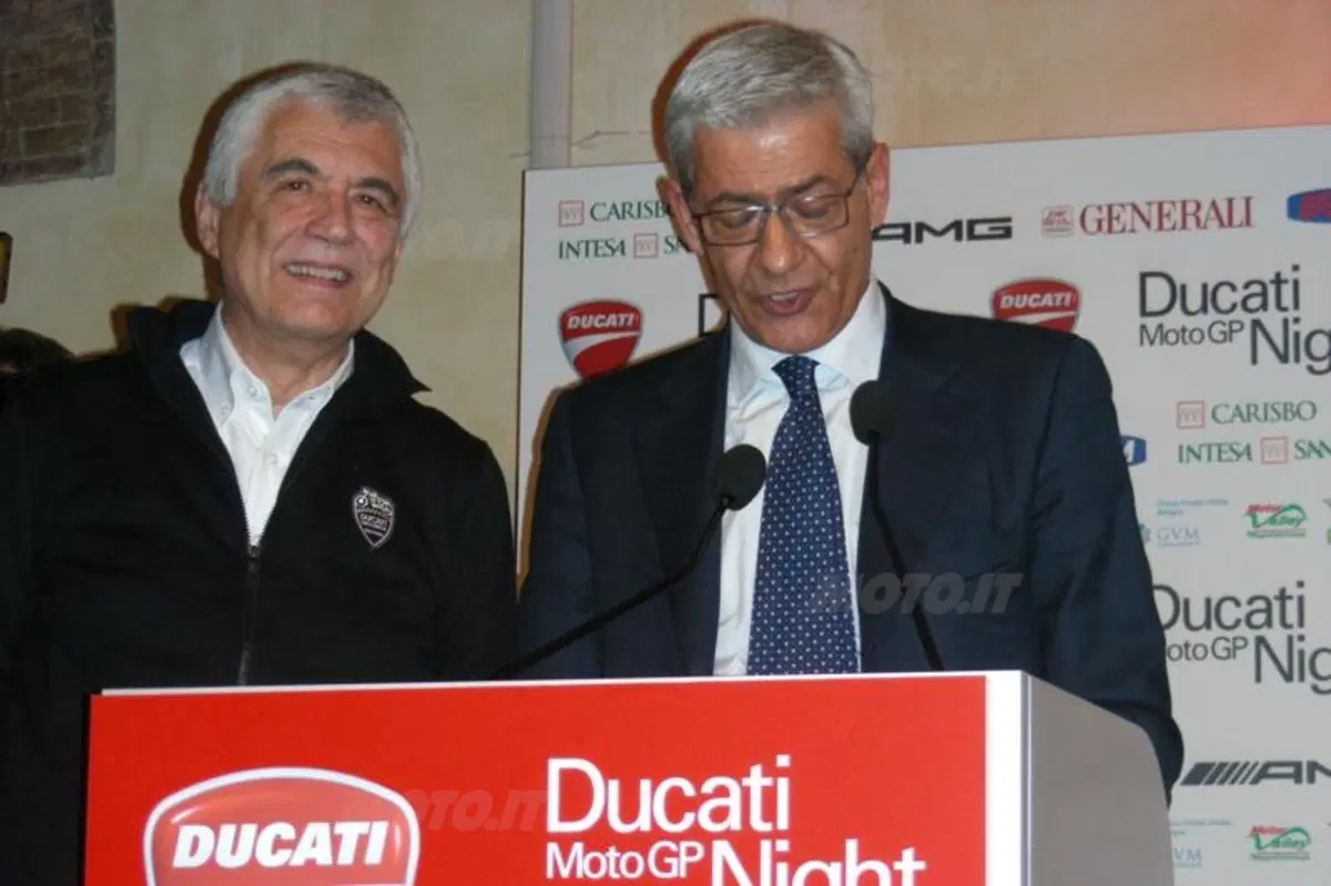 A Bologna 40.000 tifosi in piazza per Rossi, Hayden e la Ducati! (5)