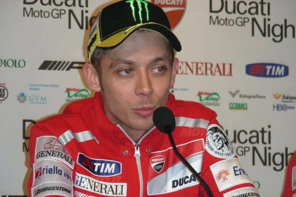 A Bologna 40.000 tifosi in piazza per Rossi, Hayden e la Ducati! (6)