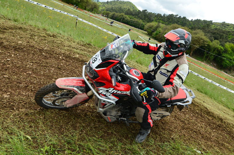 Carlo Fiorani sulla Honda Africa Twin CRF 1000 durante la prova speciale