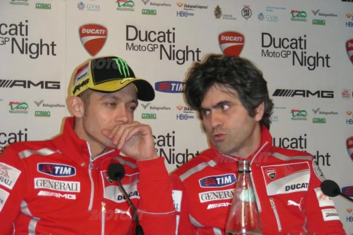 A Bologna 40.000 tifosi in piazza per Rossi, Hayden e la Ducati! (11)