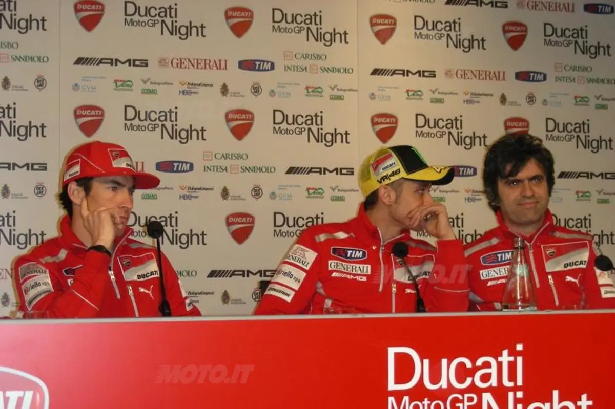 A Bologna 40.000 tifosi in piazza per Rossi, Hayden e la Ducati! (14)