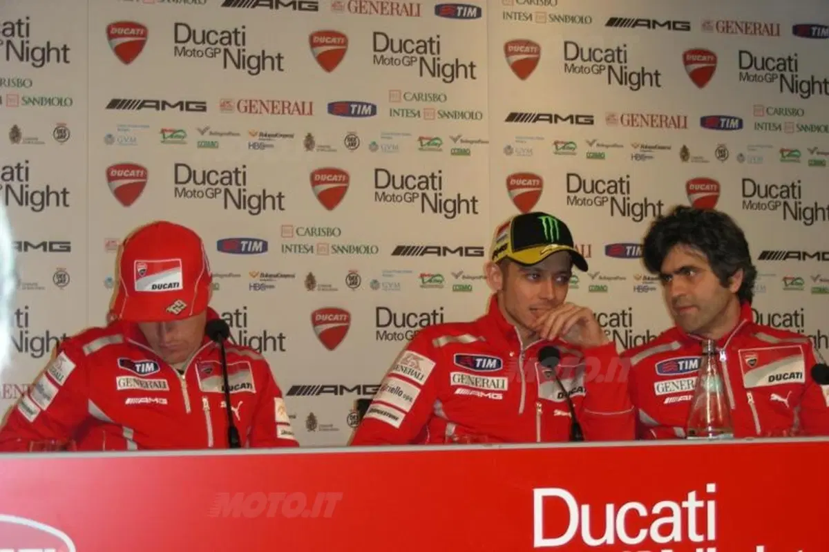 A Bologna 40.000 tifosi in piazza per Rossi, Hayden e la Ducati! (16)