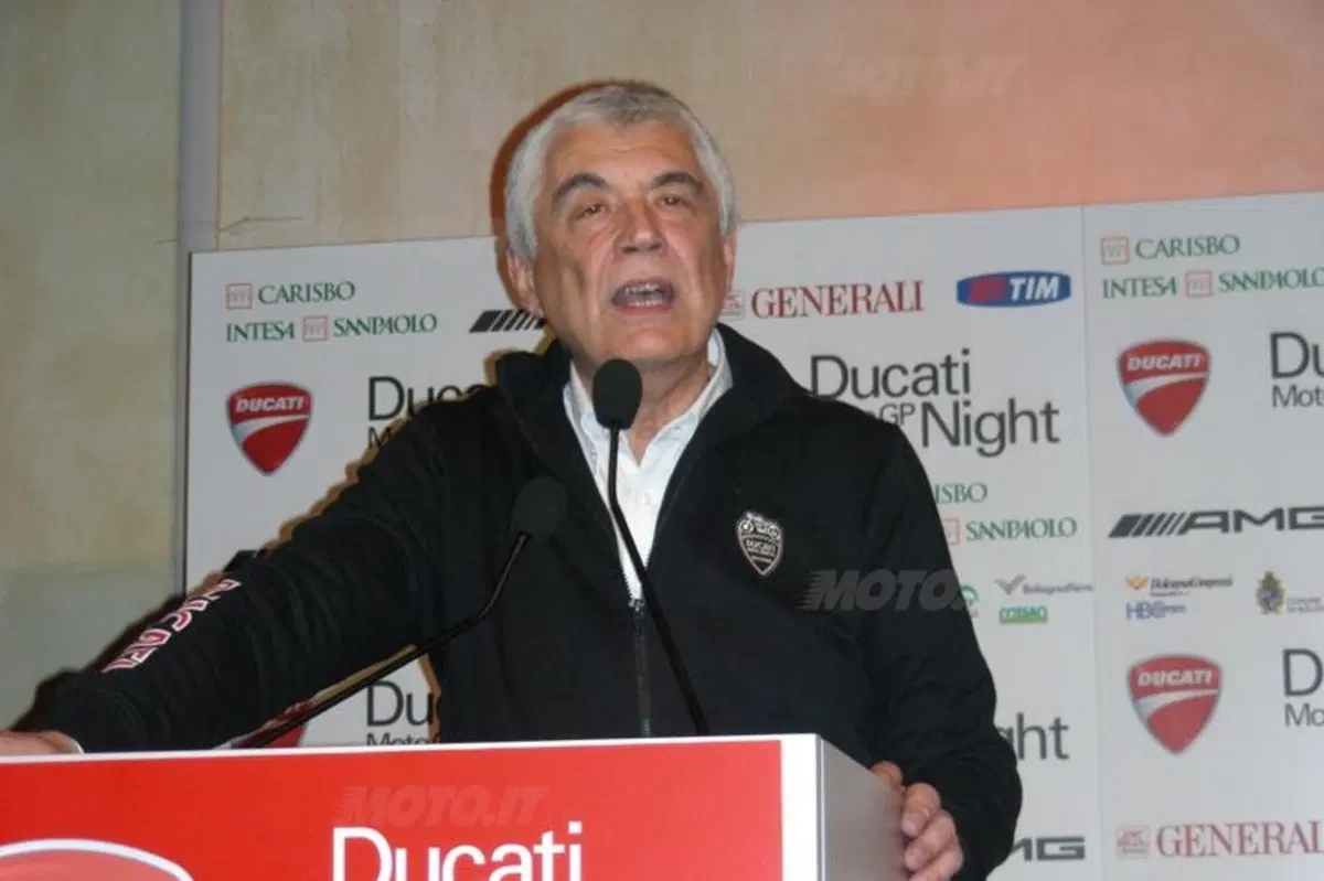A Bologna 40.000 tifosi in piazza per Rossi, Hayden e la Ducati! (17)