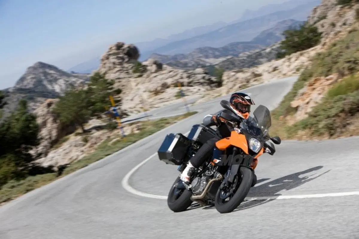 KTM 990 SMT e 990 Adventure con il Kit Traveller in promozione (4)