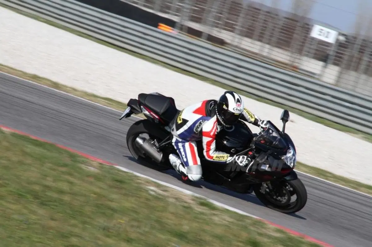Suzuki GSX-R 750 (2)
