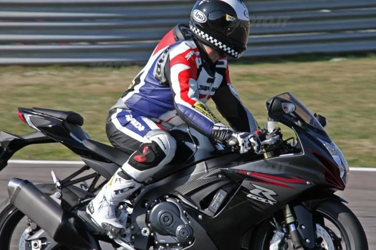 Suzuki GSX-R 750 (4)