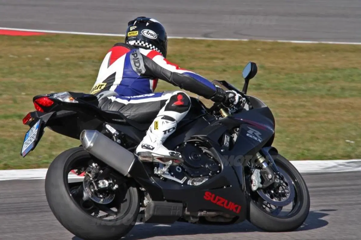 Suzuki GSX-R 750 (5)
