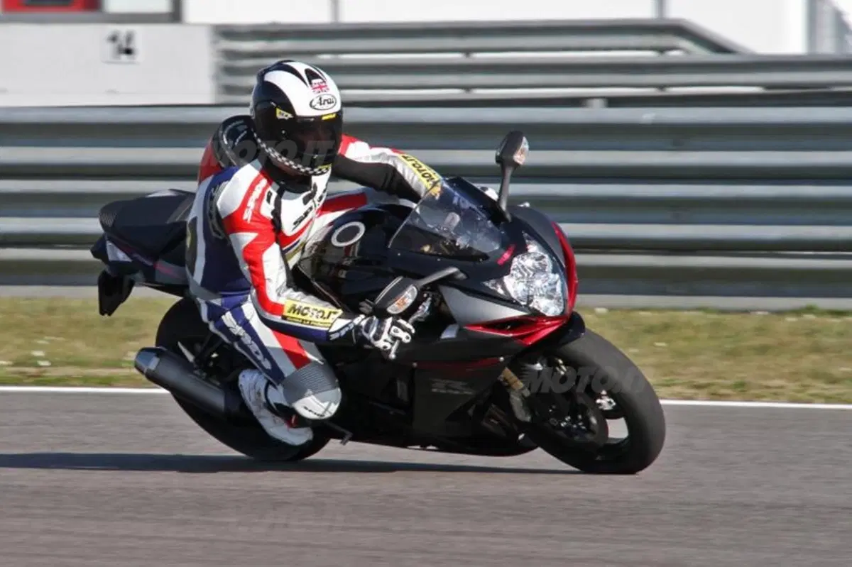 Suzuki GSX-R 750 (6)
