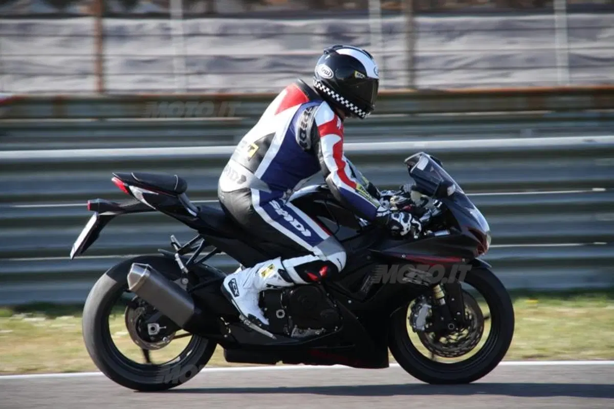 Suzuki GSX-R 750 (7)