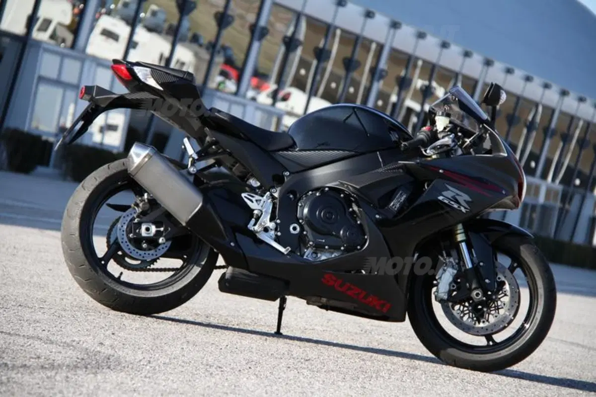 Suzuki GSX-R 750 (14)