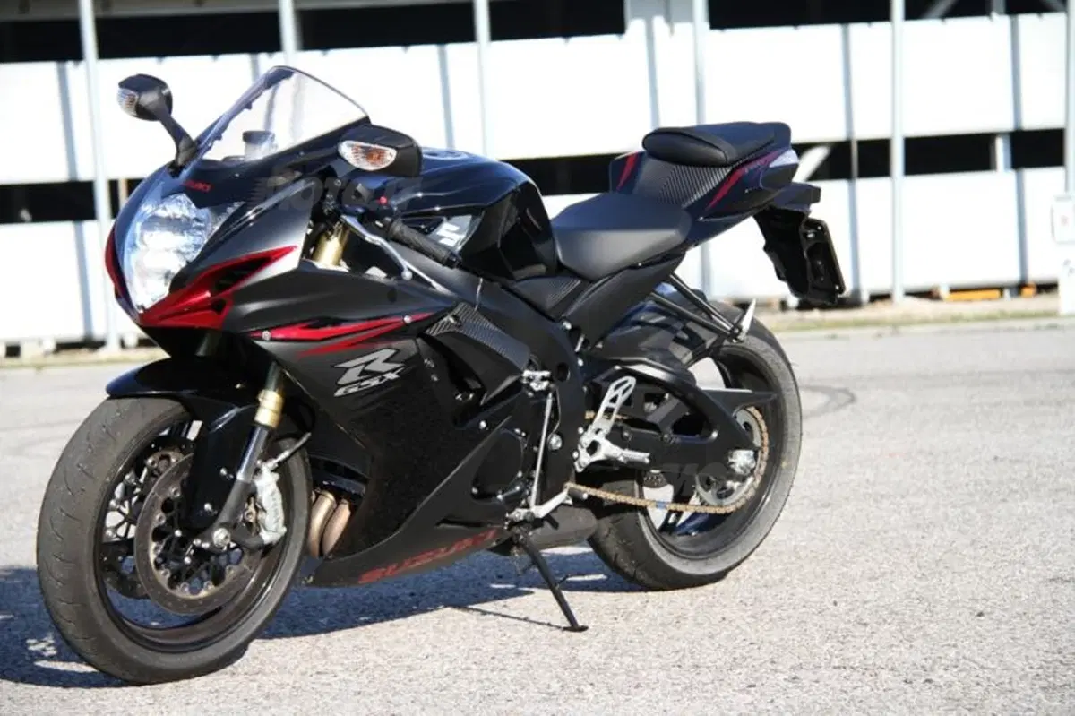 Suzuki GSX-R 750 (15)