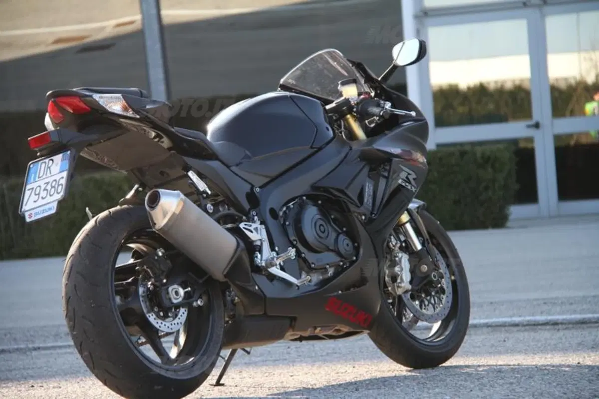 Suzuki GSX-R 750 (16)