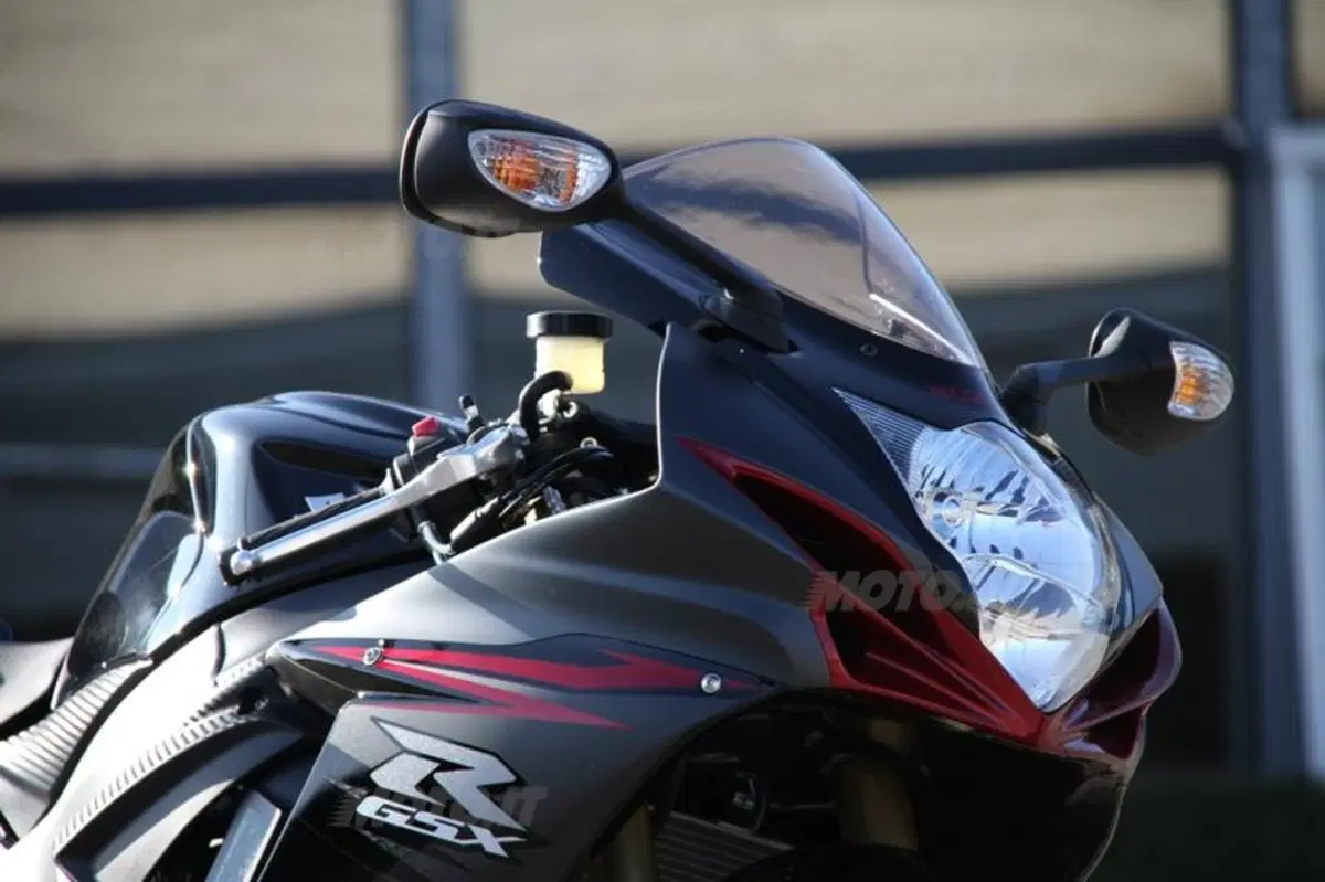 Suzuki GSX-R 750 (24)