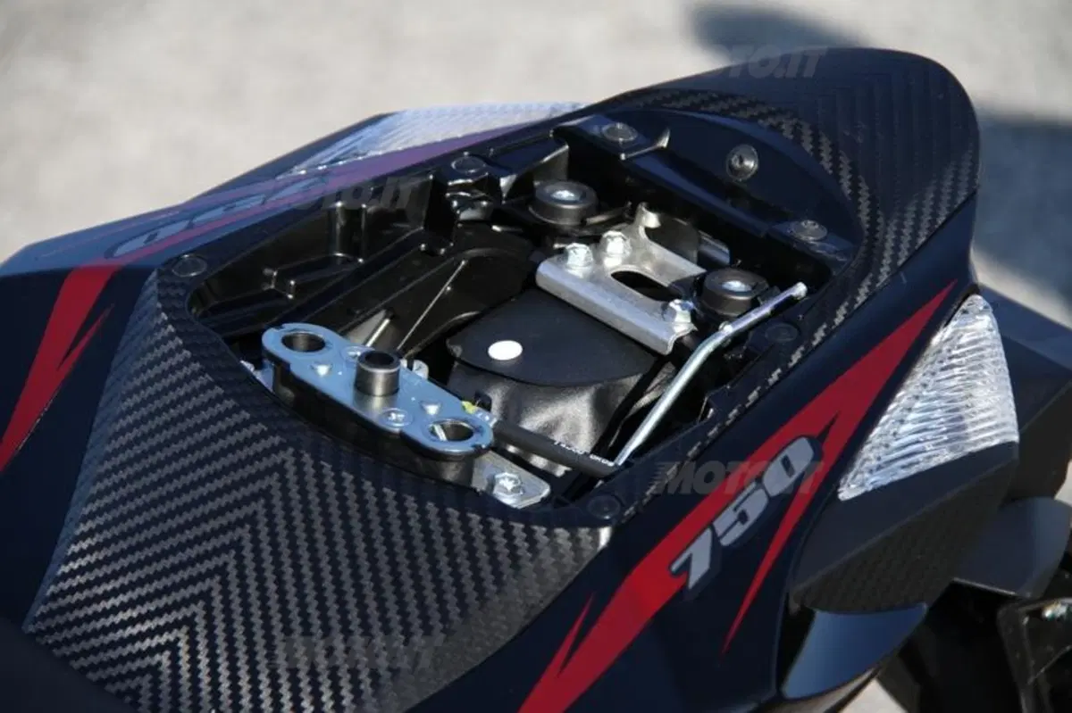 Suzuki GSX-R 750 (25)