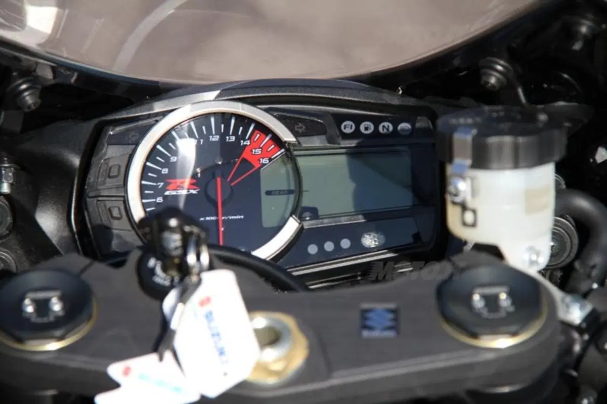 Suzuki GSX-R 750 (26)