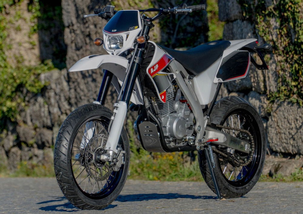 AJP PR3 125 Supermoto (2019 - 20) (2)