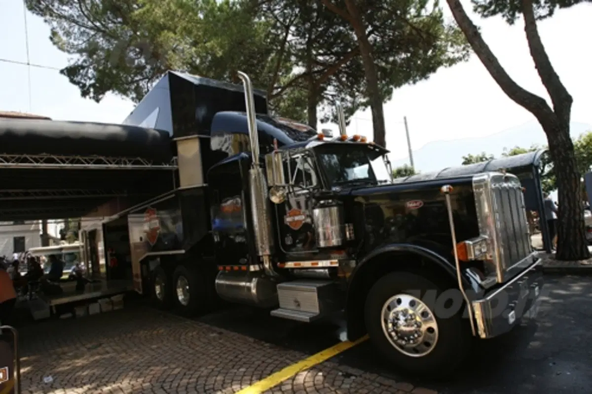 The Legend On Tour. Harley-Davidson fa provare le ultime novità  (2)