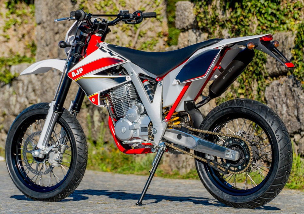 AJP PR3 125 Supermoto Pro (2019 - 20) (3)